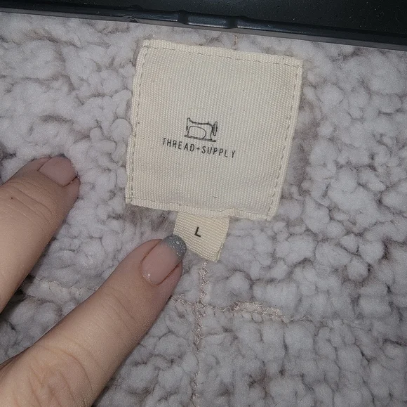 Misses sz L Thread & Supply Wubby Sherpa Tan And cream zip of Vest - Picture 3 of 9